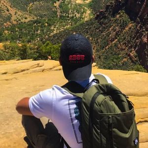 Meet your Posher, Derrick